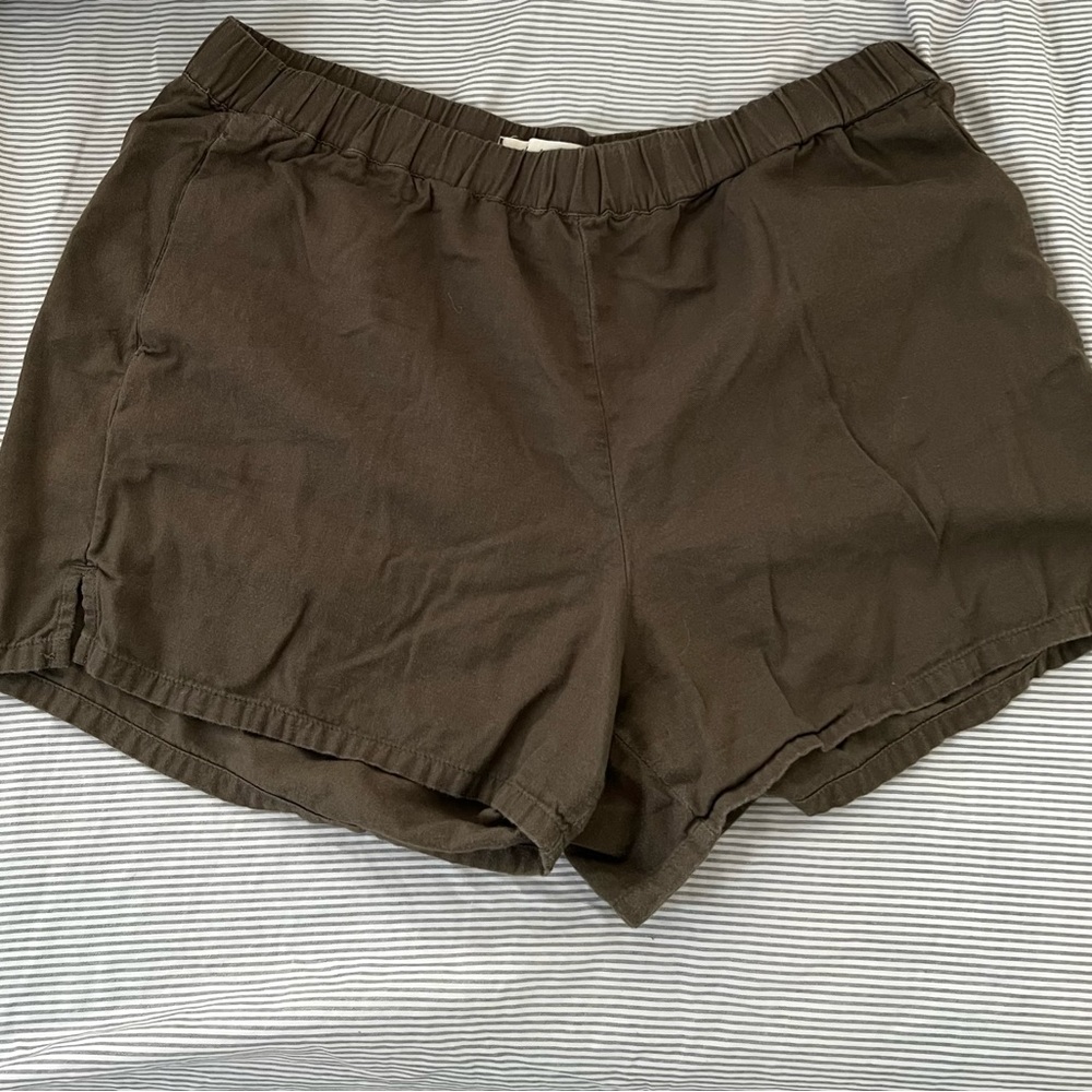 Madewell olive green shorts